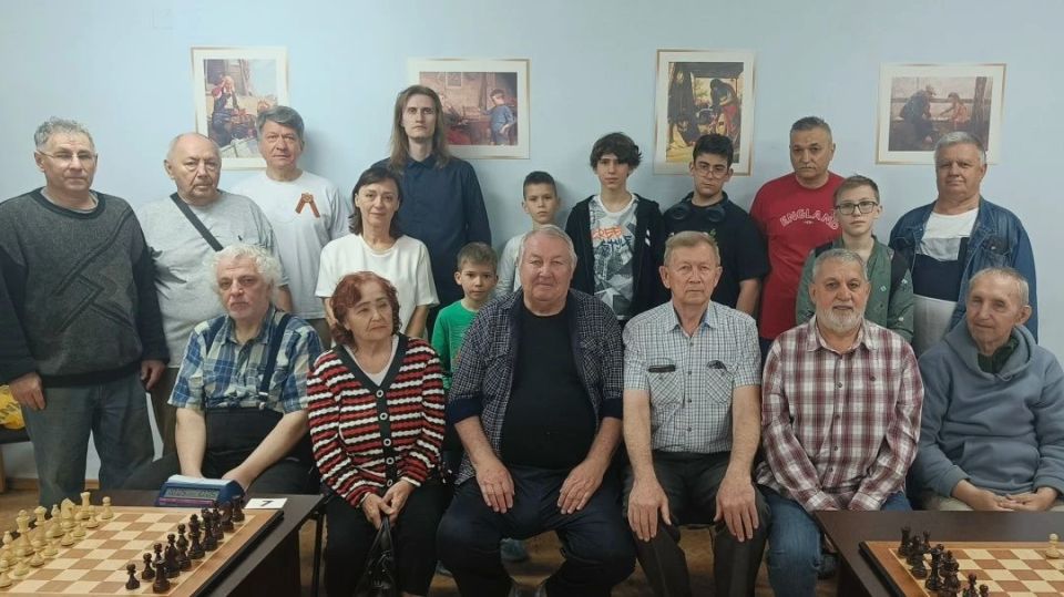 В Шахтах на базе подросткового клуба «Салют» состоялся открытый городской турнир по быстрым шахматам, посвященный Дню Победы В Шахтах на базе подросткового клуба «Салют» состоялся открытый городской турнир по быстрым шахматам, посвященный Дню Победы