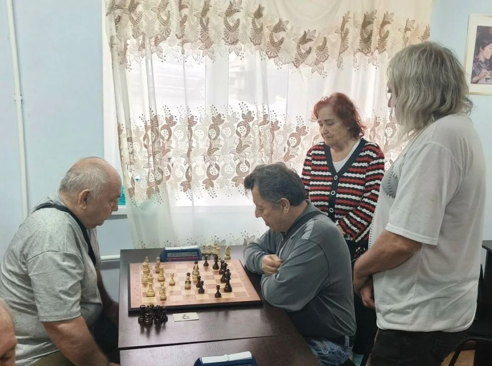 В Шахтах на базе подросткового клуба «Салют» состоялся открытый городской турнир по быстрым шахматам, посвященный Дню Победы В Шахтах на базе подросткового клуба «Салют» состоялся открытый городской турнир по быстрым шахматам, посвященный Дню Победы