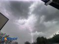 Эффектные кадры сверкающей молнии над Ростовом сняли сегодня жители города