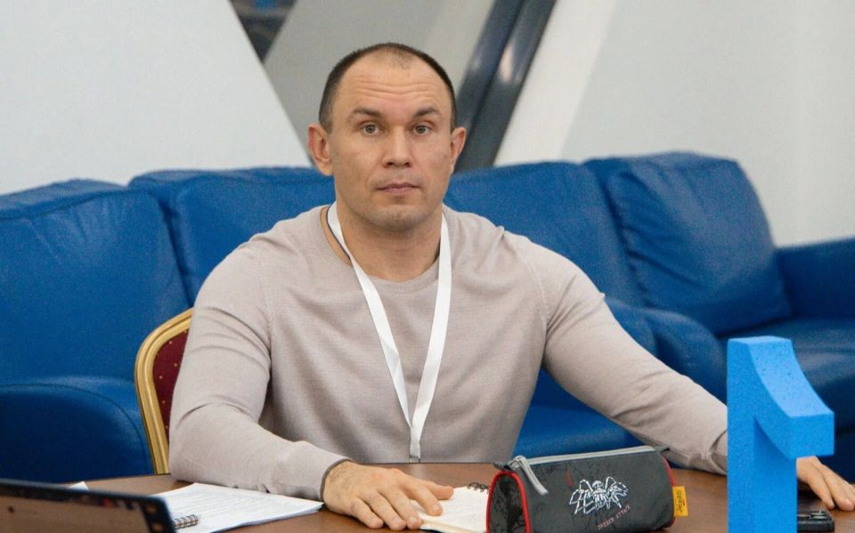 Глава Волгодонска Дмитрий Вельможко назначил на должность заместителя главы Администрации города по экономике участника губернаторской кадровой программы «Герои Дона» Алексея Дементьева Глава Волгодонска Дмитрий Вельможко назначил на должность заместителя главы Администрации города по экономике участника губернаторской кадровой программы «Герои Дона» Алексея Дементьева