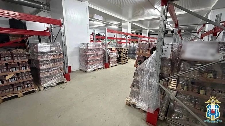 Около 6 тонн нелегального алкоголя обнаружили на складах Азова и Ростова