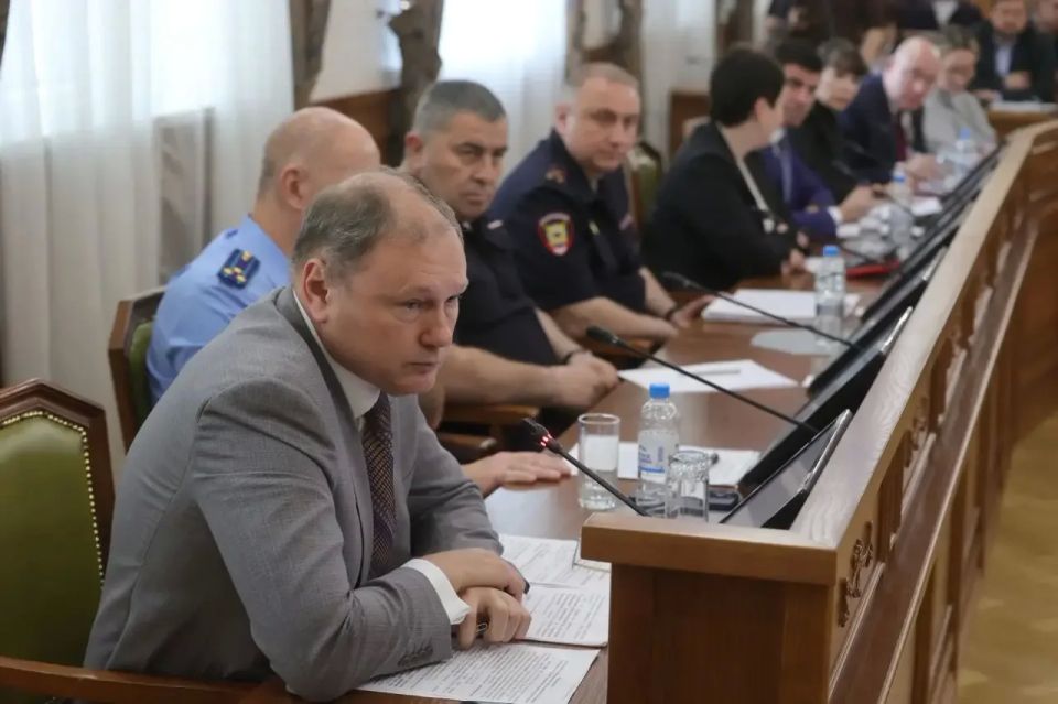 Юрий Слюсарь: Провели второе совещание с руководителями УК, ТСЖ, ресурсоснабжающих компаний и главами муниципалитетов, чтобы зафиксировать проблемы и выработать чёткие меры по их устранению Юрий Слюсарь: Провели второе совещание с руководителями УК, ТСЖ, ресурсоснабжающих компаний и главами муниципалитетов, чтобы зафиксировать проблемы и выработать чёткие меры по их устранению