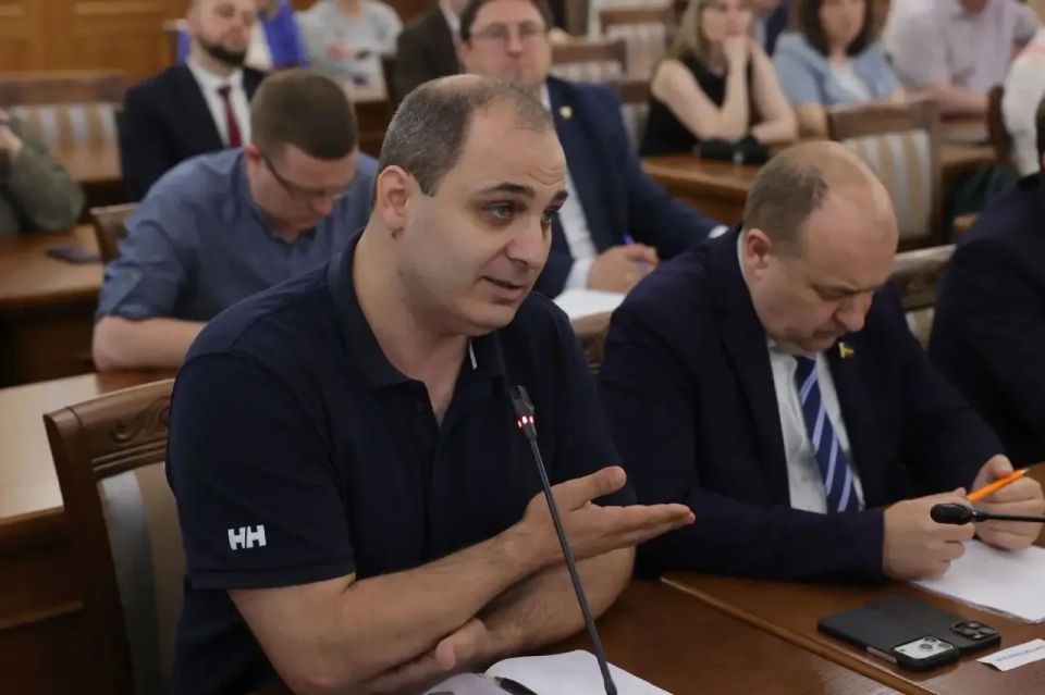 Юрий Слюсарь: Провели второе совещание с руководителями УК, ТСЖ, ресурсоснабжающих компаний и главами муниципалитетов, чтобы зафиксировать проблемы и выработать чёткие меры по их устранению Юрий Слюсарь: Провели второе совещание с руководителями УК, ТСЖ, ресурсоснабжающих компаний и главами муниципалитетов, чтобы зафиксировать проблемы и выработать чёткие меры по их устранению