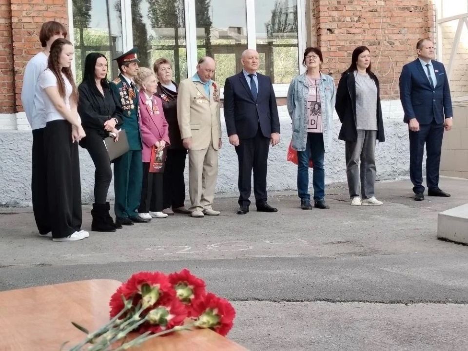 В школе №22 и лицее №26 открыта парта Героя и мемориальная доска В школе №22 и лицее №26 открыта парта Героя и мемориальная доска
