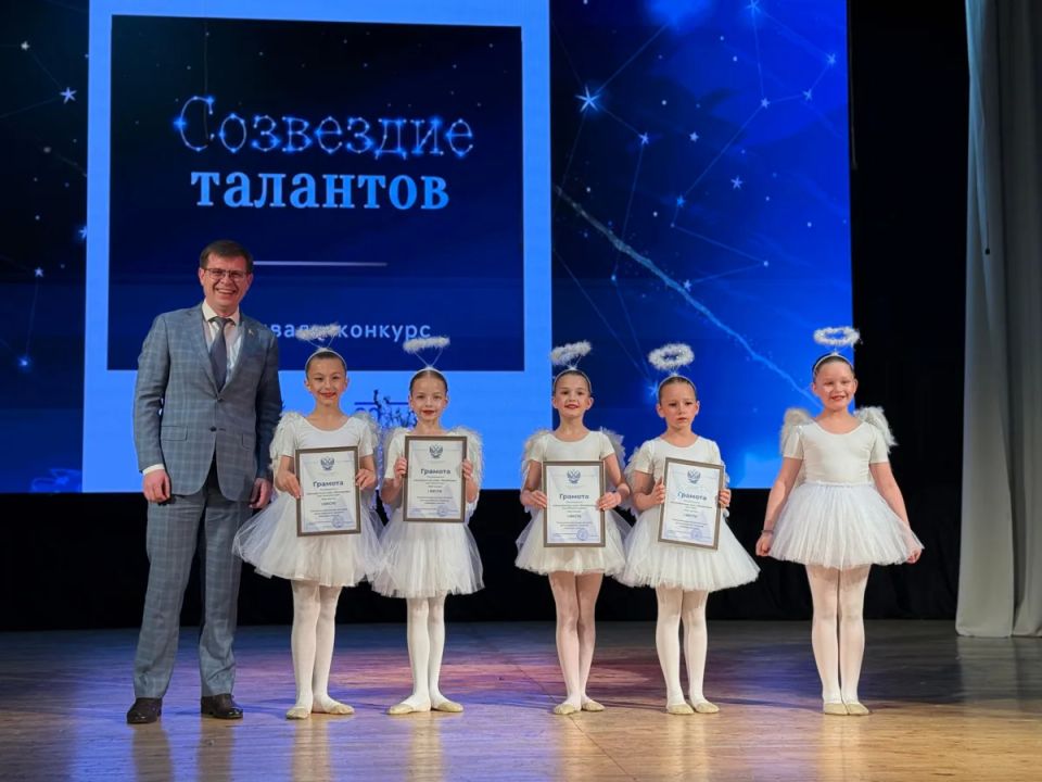 В Батайске чествовали одарённых детей В Батайске чествовали одарённых детей