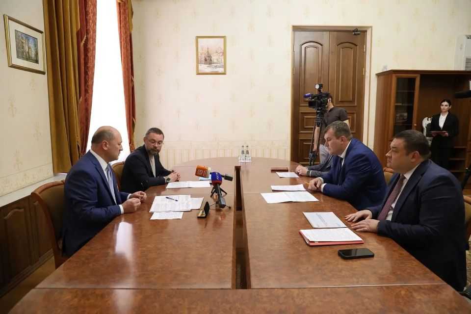 Александр Скрябин: Сегодня сделан еще один шаг по развитию городской среды в донской столице — подписано соглашение о сотрудничестве и совместной деятельности в сфере платного парковочного пространства между Администрацией... Александр Скрябин: Сегодня сделан еще один шаг по развитию городской среды в донской столице — подписано соглашение о сотрудничестве и совместной деятельности в сфере платного парковочного пространства между Администрацией...