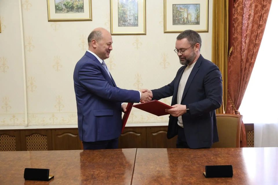 Александр Скрябин: Сегодня сделан еще один шаг по развитию городской среды в донской столице — подписано соглашение о сотрудничестве и совместной деятельности в сфере платного парковочного пространства между Администрацией... Александр Скрябин: Сегодня сделан еще один шаг по развитию городской среды в донской столице — подписано соглашение о сотрудничестве и совместной деятельности в сфере платного парковочного пространства между Администрацией...