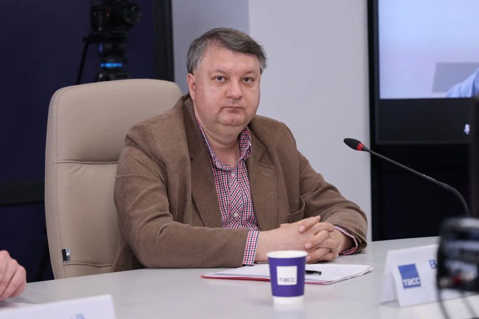 Фоторепортаж и главное из заявлений с круглого стола, посвященного развитию отрасли, вызовам и перспективам виноделия на Юге России Фоторепортаж и главное из заявлений с круглого стола, посвященного развитию отрасли, вызовам и перспективам виноделия на Юге России