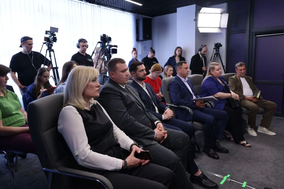 Фоторепортаж и главное из заявлений с круглого стола, посвященного развитию отрасли, вызовам и перспективам виноделия на Юге России Фоторепортаж и главное из заявлений с круглого стола, посвященного развитию отрасли, вызовам и перспективам виноделия на Юге России