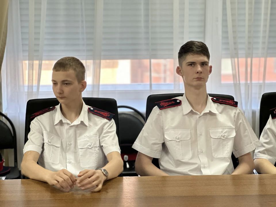 Сегодня вручил награды воспитанникам Донского казачьего кадетского корпуса имени императора Александра III Сегодня вручил награды воспитанникам Донского казачьего кадетского корпуса имени императора Александра III