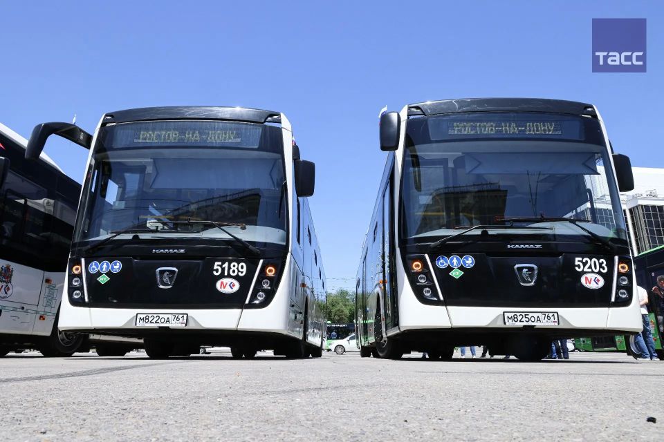 Презентация новых автобусов прошла на Театральной площади в Ростове-на-Дону, передает корреспондент ТАСС Презентация новых автобусов прошла на Театральной площади в Ростове-на-Дону, передает корреспондент ТАСС