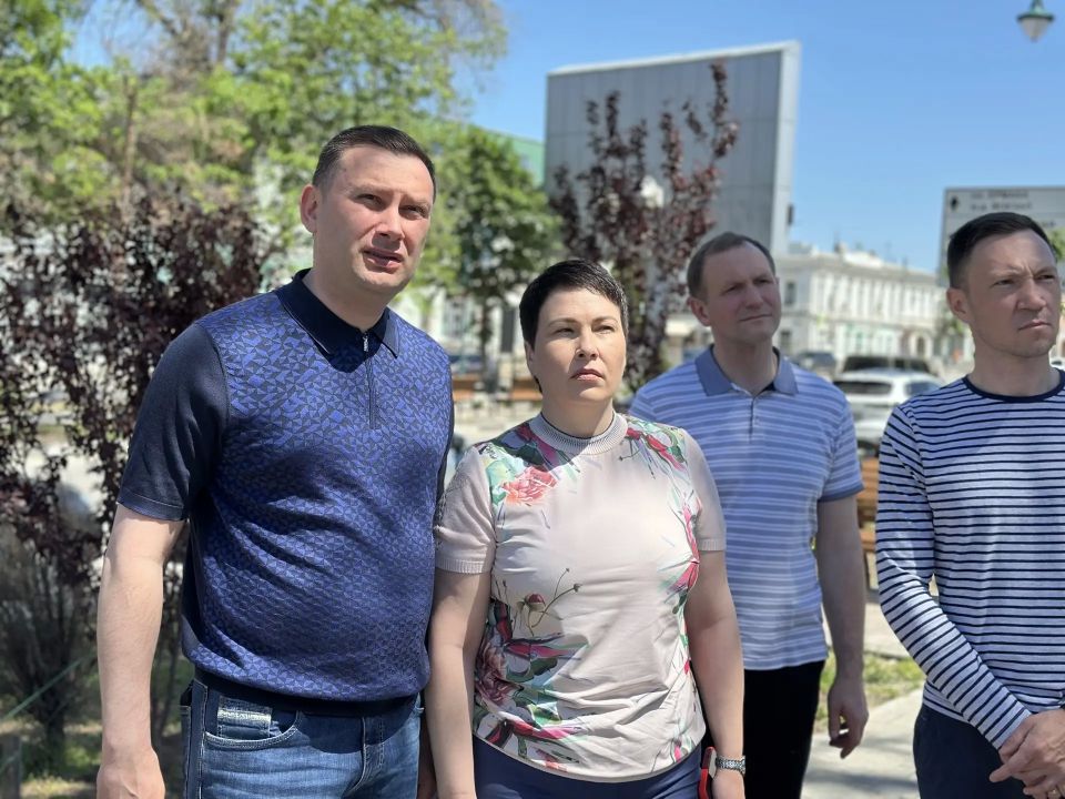 Сегодня наш город с рабочим визитом посетила министр ЖКХ Ростовской области Антонина Юрьевна Пшеничная Сегодня наш город с рабочим визитом посетила министр ЖКХ Ростовской области Антонина Юрьевна Пшеничная