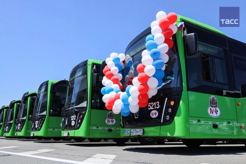 Презентация новых автобусов прошла на Театральной площади в Ростове-на-Дону, передает корреспондент ТАСС Презентация новых автобусов прошла на Театральной площади в Ростове-на-Дону, передает корреспондент ТАСС