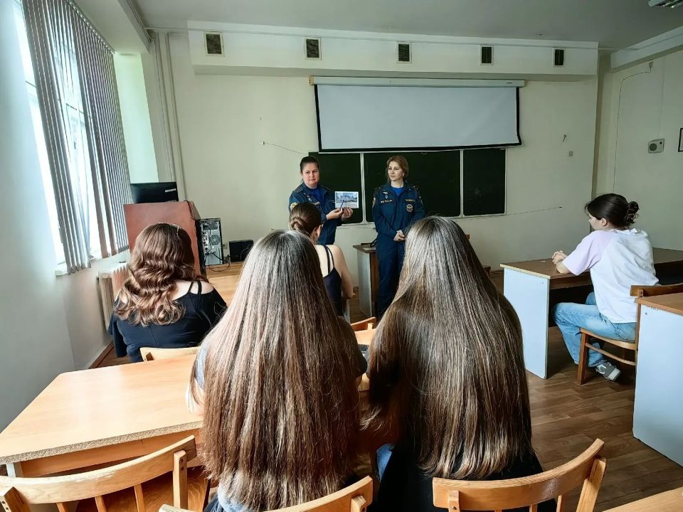 Специалисты Донского МЧС открывают новые горизонты для студентов-психологов Специалисты Донского МЧС открывают новые горизонты для студентов-психологов