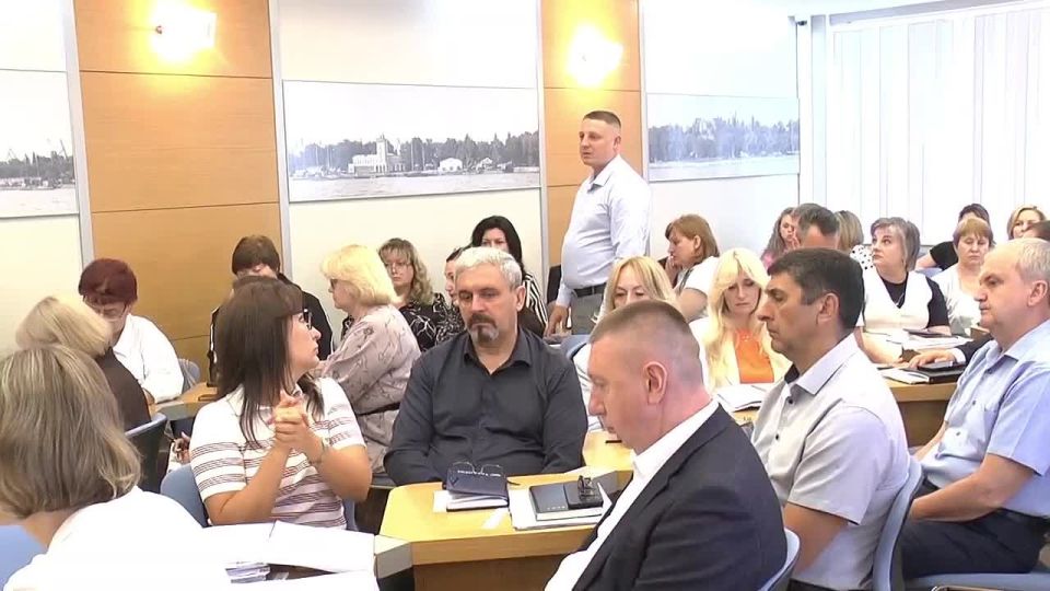 На планерном совещании также обсудили ход реализации проектов инициативного бюджетирования в рамках губернаторской программы «Сделаем вместе»