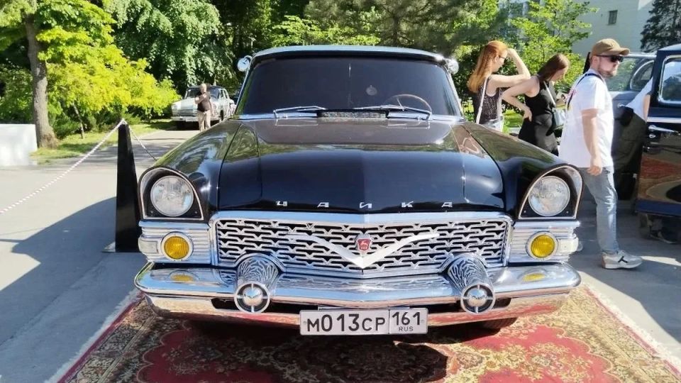 В Ростове в 19-й раз прошла выставка ретро-автомобилей и старинной техники В Ростове в 19-й раз прошла выставка ретро-автомобилей и старинной техники