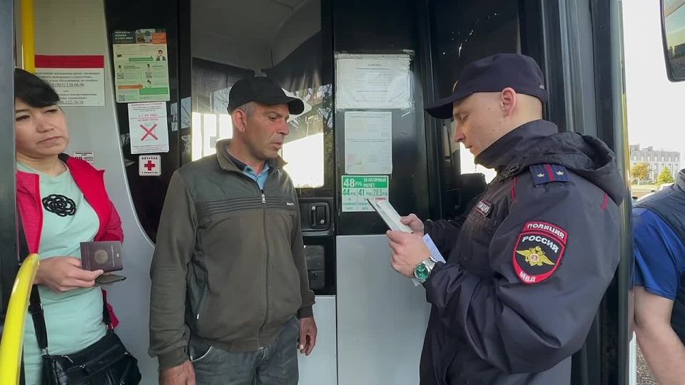 Сотрудники ГУ МВД России по Ростовской области провели рейдовые мероприятия на территории ярмарочного комплекса в Аксайском районе