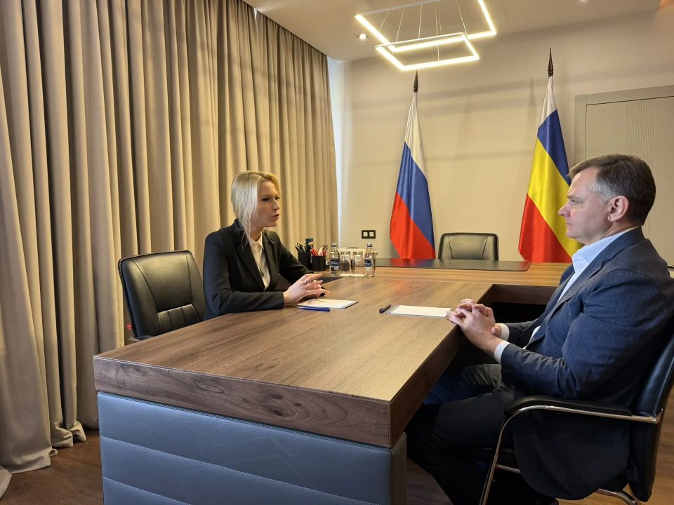 Юрий Слюсарь: Рабочий день сегодня начался со встречи с Уполномоченным по правам человека в РФ Яной Лантратовой Юрий Слюсарь: Рабочий день сегодня начался со встречи с Уполномоченным по правам человека в РФ Яной Лантратовой