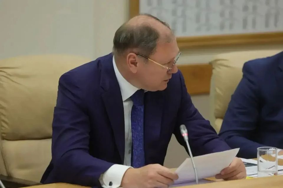 Юрий Слюсарь: На еженедельном рабочем совещании обсуждали коммунальные вопросы, ход посевной и ситуацию в экономике Юрий Слюсарь: На еженедельном рабочем совещании обсуждали коммунальные вопросы, ход посевной и ситуацию в экономике
