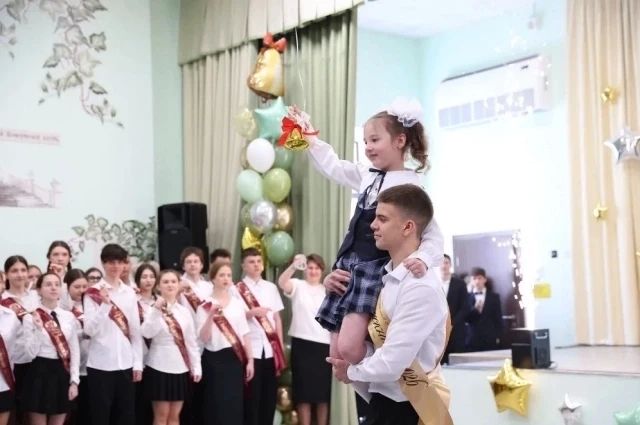 В Ростове прозвенел Последний звонок для 17 тысяч школьников