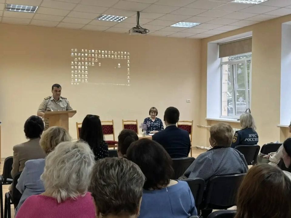 План летней безопасности школьников: итоги совещания в Таганроге с участием полиции План летней безопасности школьников: итоги совещания в Таганроге с участием полиции