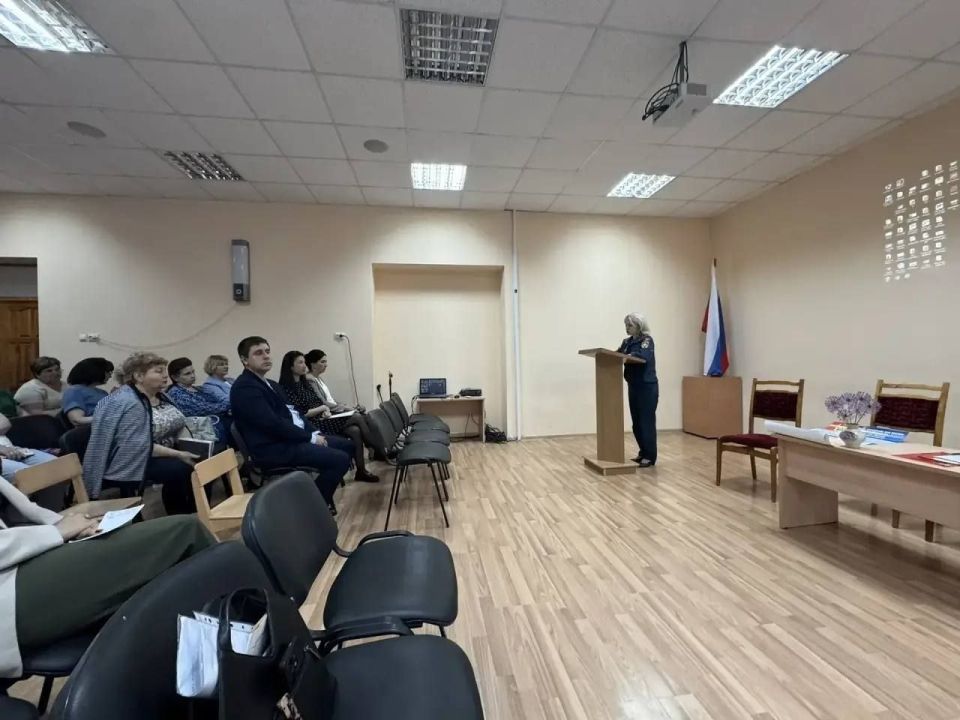 План летней безопасности школьников: итоги совещания в Таганроге с участием полиции План летней безопасности школьников: итоги совещания в Таганроге с участием полиции