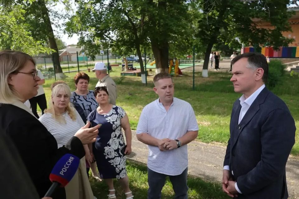 Юрий Слюсарь: В Орловском районе в первую очередь решали дорожные вопросы Юрий Слюсарь: В Орловском районе в первую очередь решали дорожные вопросы