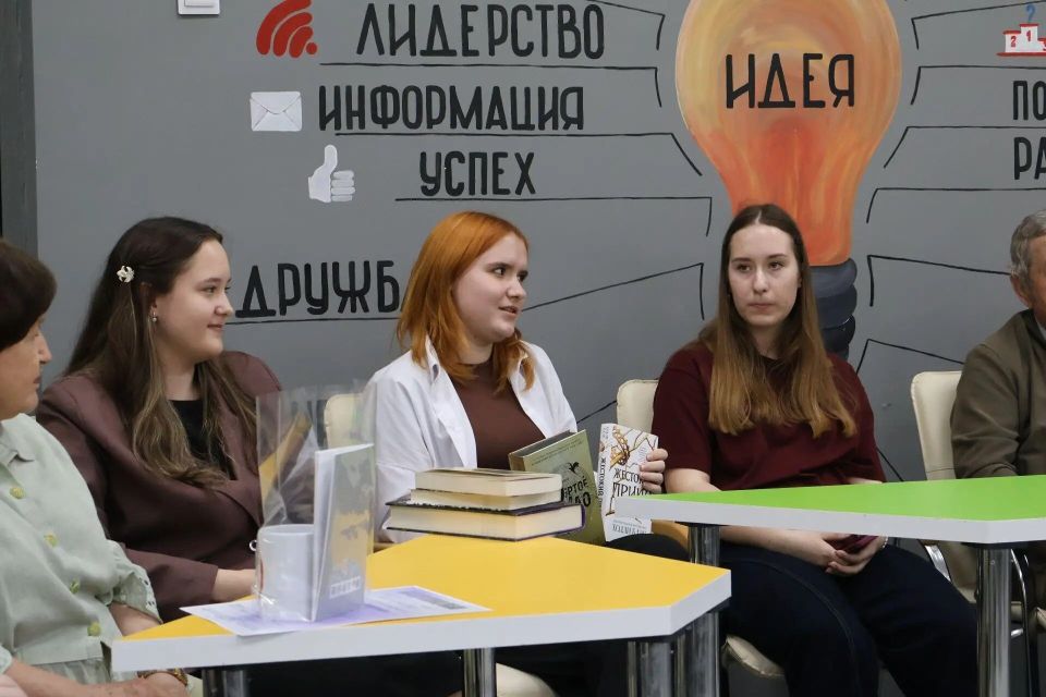 В библиотеке №9 имени В.В. Карпенко состоялся круглый стол, подведший итоги восьмимесячного проекта «Книжный серфинг» В библиотеке №9 имени В.В. Карпенко состоялся круглый стол, подведший итоги восьмимесячного проекта «Книжный серфинг»