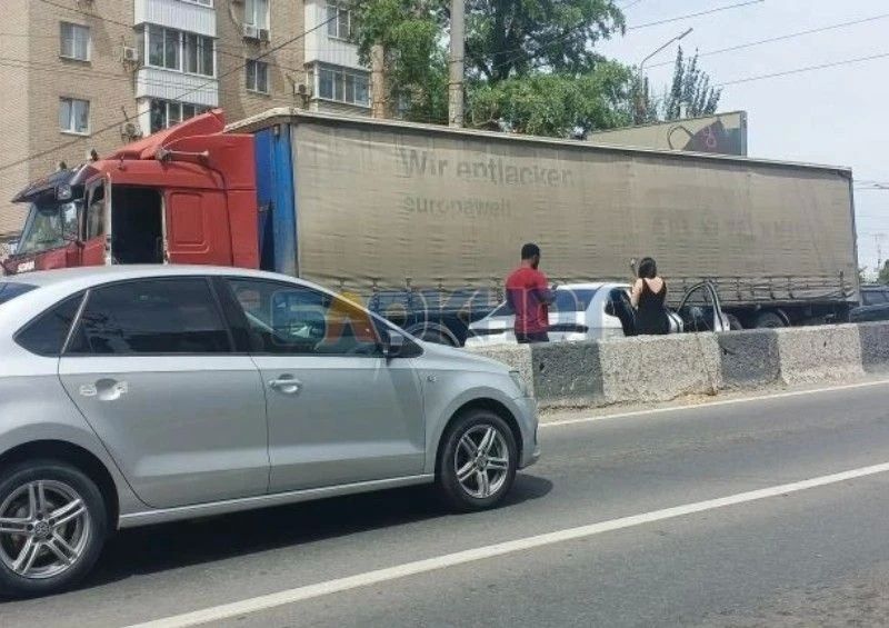 В районе РИИЖТА собралась огромная пробка из-за двух ДТП В районе РИИЖТА собралась огромная пробка из-за двух ДТП