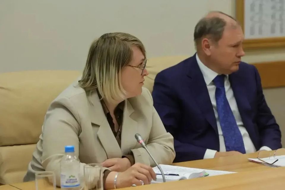 Юрий Слюсарь: На еженедельном рабочем совещании обсуждали коммунальные вопросы, ход посевной и ситуацию в экономике Юрий Слюсарь: На еженедельном рабочем совещании обсуждали коммунальные вопросы, ход посевной и ситуацию в экономике