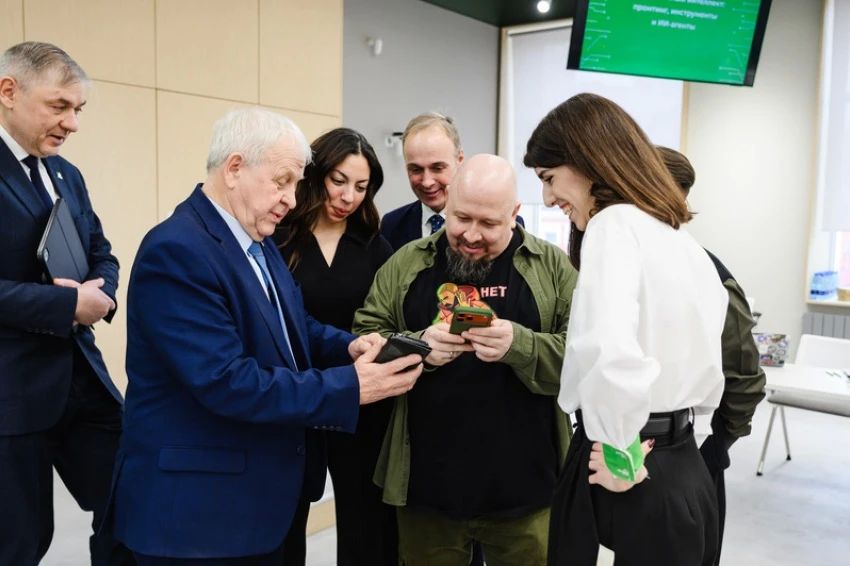 Банк «Центр-инвест» запустил бесплатный образовательный курс по искусственному интеллекту ко Дню предпринимательства