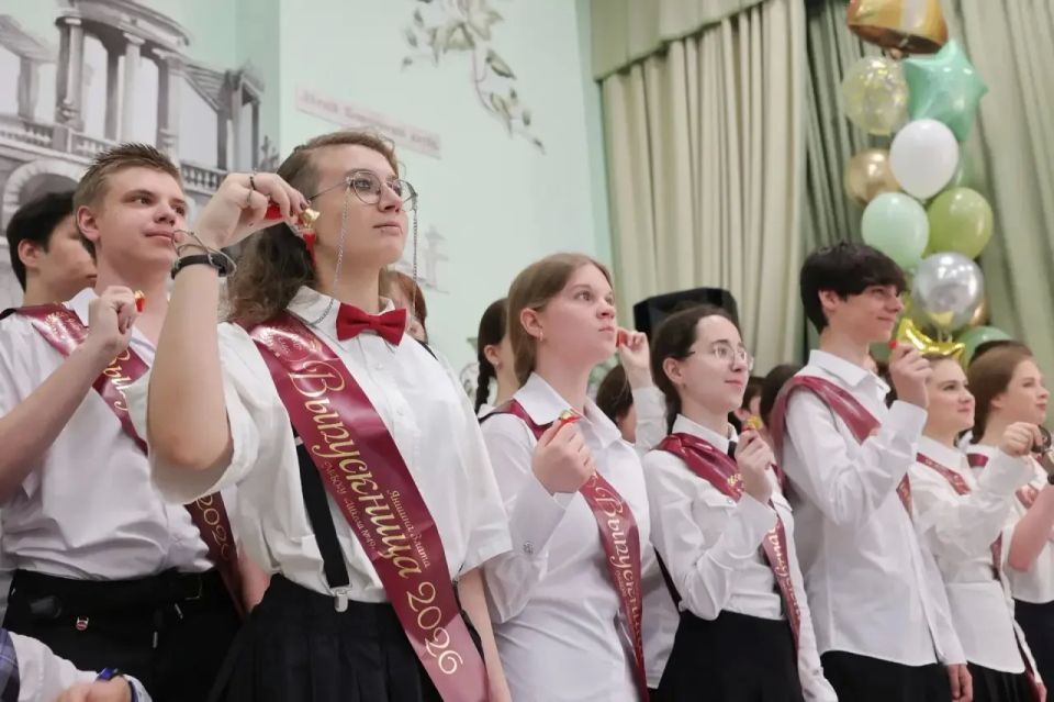 Юрий Слюсарь: Во всех школах Ростовской области прозвучали сегодня последние звонки Юрий Слюсарь: Во всех школах Ростовской области прозвучали сегодня последние звонки