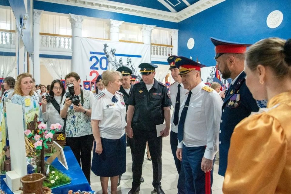 Представитель донского Главка МВД стал почетным гостем на «Последнем звонке» в Белокалитвинском казачьем кадетском корпусе