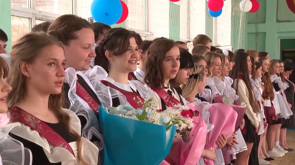 11-классники Ростовской области сегодня попрощались со школой 11-классники Ростовской области сегодня попрощались со школой