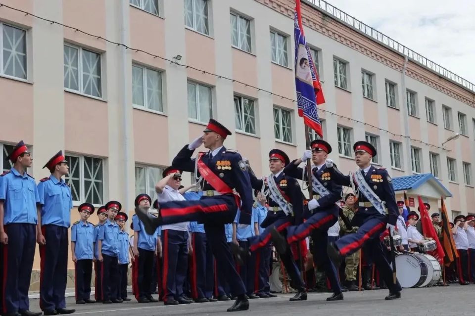 Один из классов Шахтинского казачьего кадетского корпуса теперь носит имя Героя РФ и Героя ДНР, командира батальона «Спарта» Владимира Жоги Один из классов Шахтинского казачьего кадетского корпуса теперь носит имя Героя РФ и Героя ДНР, командира батальона «Спарта» Владимира Жоги