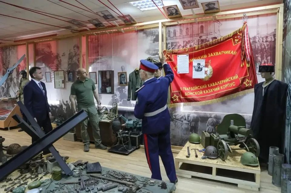 Один из классов Шахтинского казачьего кадетского корпуса теперь носит имя Героя РФ и Героя ДНР, командира батальона «Спарта» Владимира Жоги