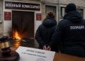 Женщину из Азова заставили взять кредит и поджечь местный военкомат
