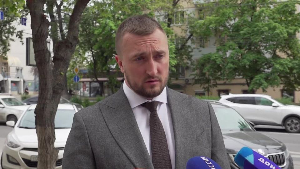 Заместитель главы Администрации Ростова по ЖКХ Станислав Марченко прокомментировал ситуацию с обрезкой деревьев на Ворошиловском проспекте