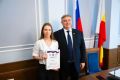 Председатель комитета Законодательного Собрания Ростовской области по экономической политике, региональный координатор партийного проекта «Выбирай свое» Игорь Бураков вручил поощрения победителям чемпионата «Профессионалы»