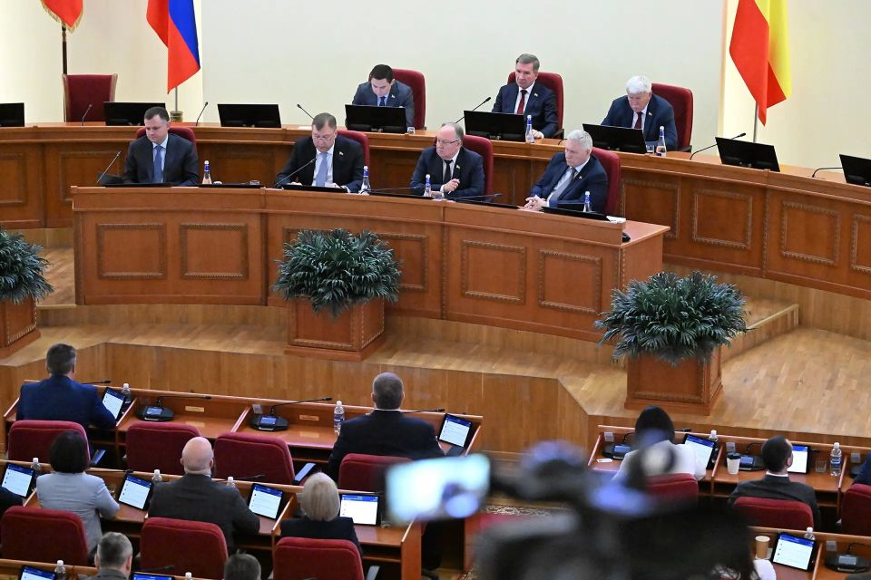 #заседание_зсро. Законодательное Собрание Ростовской области приняло два закона, касающихся утверждения соглашений, которые Ростовская область заключила с Донецкой Народной Республикой и Луганской Народной Республикой