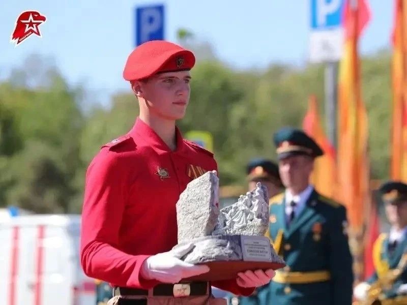 Сегодня день рождения отмечает Всероссийское детско-юношеское движение Юнармия Сегодня день рождения отмечает Всероссийское детско-юношеское движение Юнармия