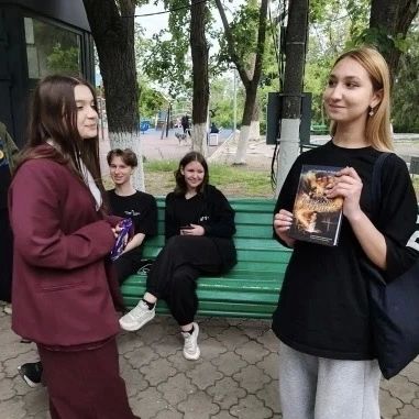 Вчера в Новочеркасске в преддверии Общероссийского дня библиотек в 12-й раз прошёл ежегодный Всероссийский интеллектуальный забег «Бегущая книга» Вчера в Новочеркасске в преддверии Общероссийского дня библиотек в 12-й раз прошёл ежегодный Всероссийский интеллектуальный забег «Бегущая книга»
