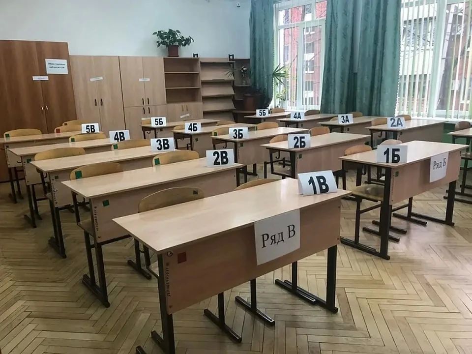 Последние звонки прозвенели Последние звонки прозвенели