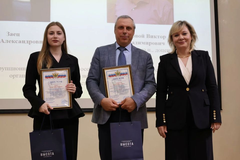В Москве состоялась церемония награждения победителей конкурса научных работ, посвященных истории образования, развития и современной деятельности института судебных приставов в России и зарубежных странах, имени В.П.... В Москве состоялась церемония награждения победителей конкурса научных работ, посвященных истории образования, развития и современной деятельности института судебных приставов в России и зарубежных странах, имени В.П....