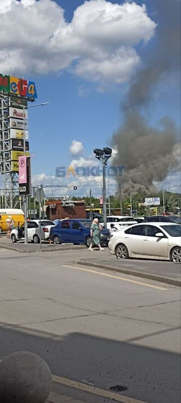 На Аксайском проспекте горит Донской рубероидный завод На Аксайском проспекте горит Донской рубероидный завод