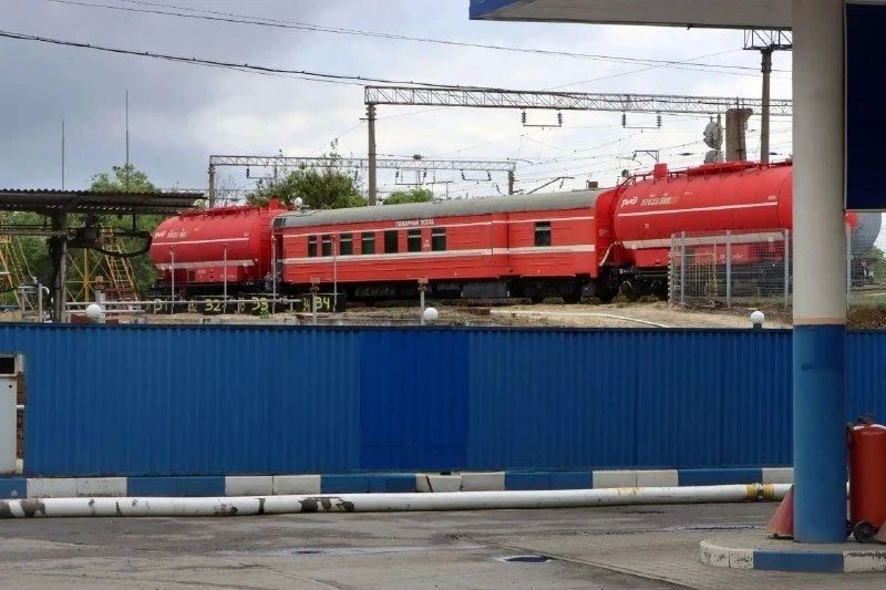 Экстренные службы продолжают тушить пожар на нефтебазе в Матвеево-Курганском районе Экстренные службы продолжают тушить пожар на нефтебазе в Матвеево-Курганском районе