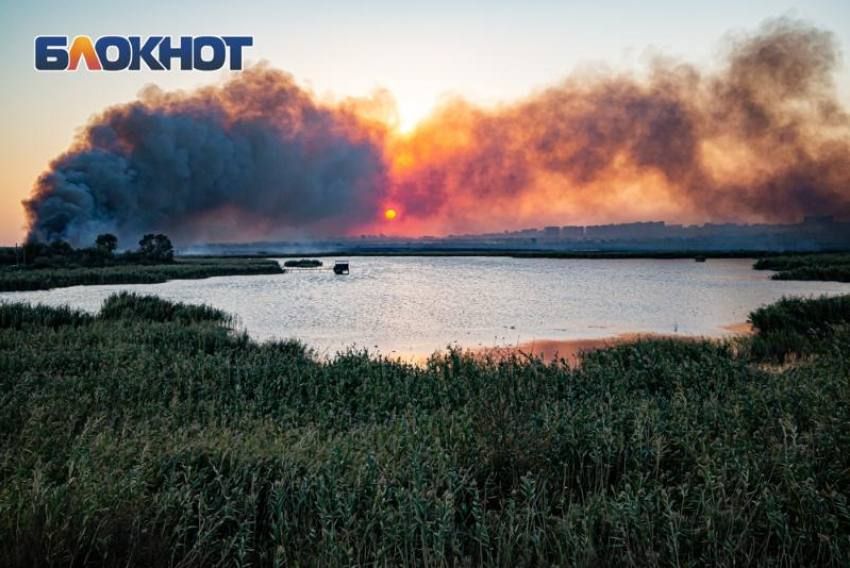 За минувшие сутки в Ростовской области спасатели ликвидировали 12 техногенных пожаров и выезжали на места трех ДТП