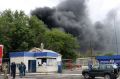 Экстренные службы продолжают тушить пожар на нефтебазе в Матвеево-Курганском районе
