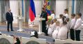 Семье Соловьевых из Волгодонска, воспитывающей десятерых детей, президент России Владимир Путин вручил орден «Родительская слава»