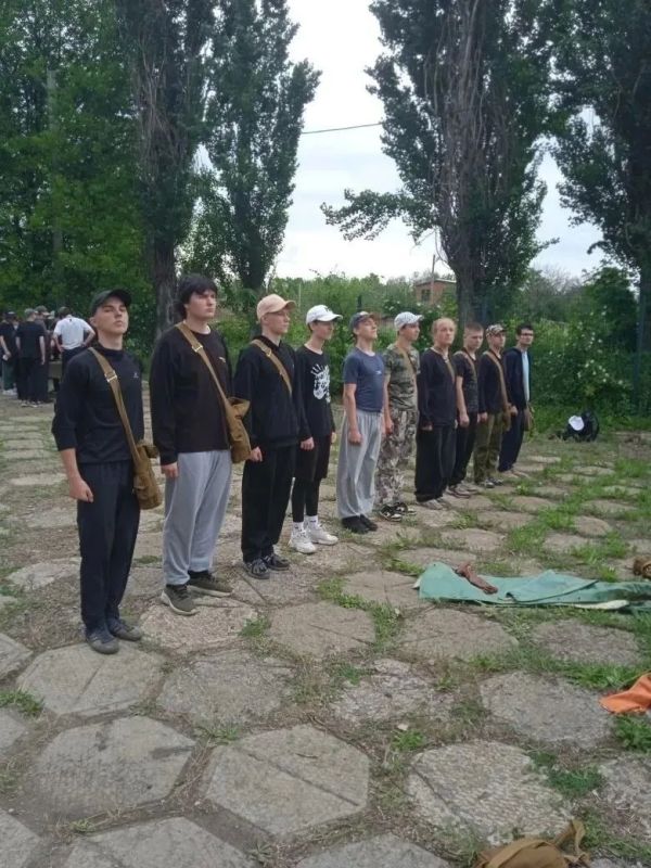 В Шахтах более 300 школьников приняли участие в учебно-полевых сборах В Шахтах более 300 школьников приняли участие в учебно-полевых сборах